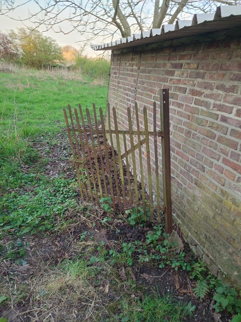 Te koop mooie geroest tuin hekje, Ophalen