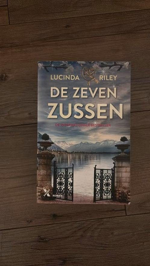 Lucinda Riley - De zeven zussen, Boeken, Literatuur, Zo goed als nieuw, Nederland, Ophalen of Verzenden