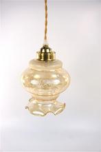 Vintage glazen lampenkap - geschulpt - bewerkt, Huis en Inrichting, Lampen | Lampenkappen, Beige, Rond, Ophalen of Verzenden, Zo goed als nieuw