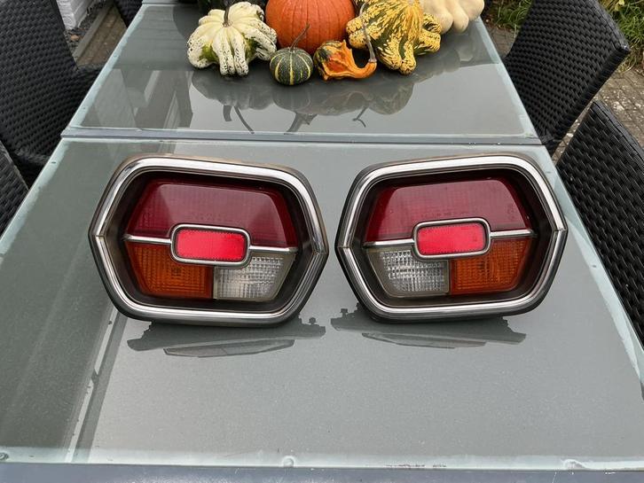 SET DATSUN 120 A / Y ACHTERLICHTEN IZGST COMPETE SET NISSAN, Auto-onderdelen, Verlichting, Oldtimer onderdelen, Ophalen of Verzenden