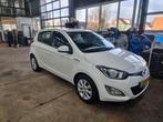 Hyundai i20 1.2I 5-DRS 2013 Wit, Auto's, 31 €/maand, 4 cilinders, Start-stop-systeem, Wit