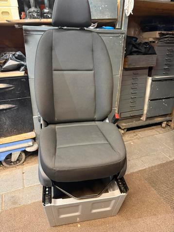 Nette bijridjersstoel voor mercedes sprinter 907 model 18/25 beschikbaar voor biedingen