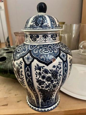 Delfs blauw vaas beschikbaar voor biedingen