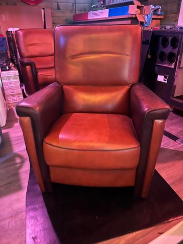 Leren fauteuil 2 stoelen beschikbaar voor biedingen