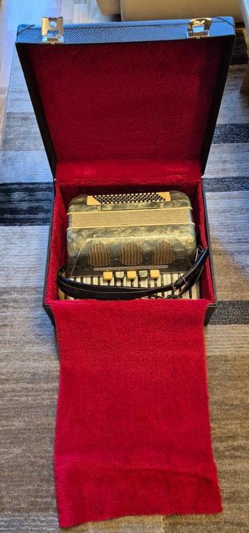 Galanti 80 bas accordeon met koffer. beschikbaar voor biedingen