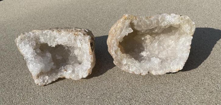 Mooie geode bergkristal, Verzamelen, Mineralen en Fossielen, Verzenden