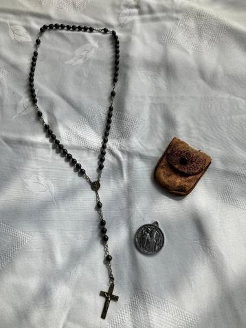 Rozenkrans in leren foedraal beschikbaar voor biedingen