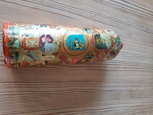 Grote stenen kruik beplakt met sigarenbandjes, Antiek en Kunst, Curiosa en Brocante, Ophalen of Verzenden