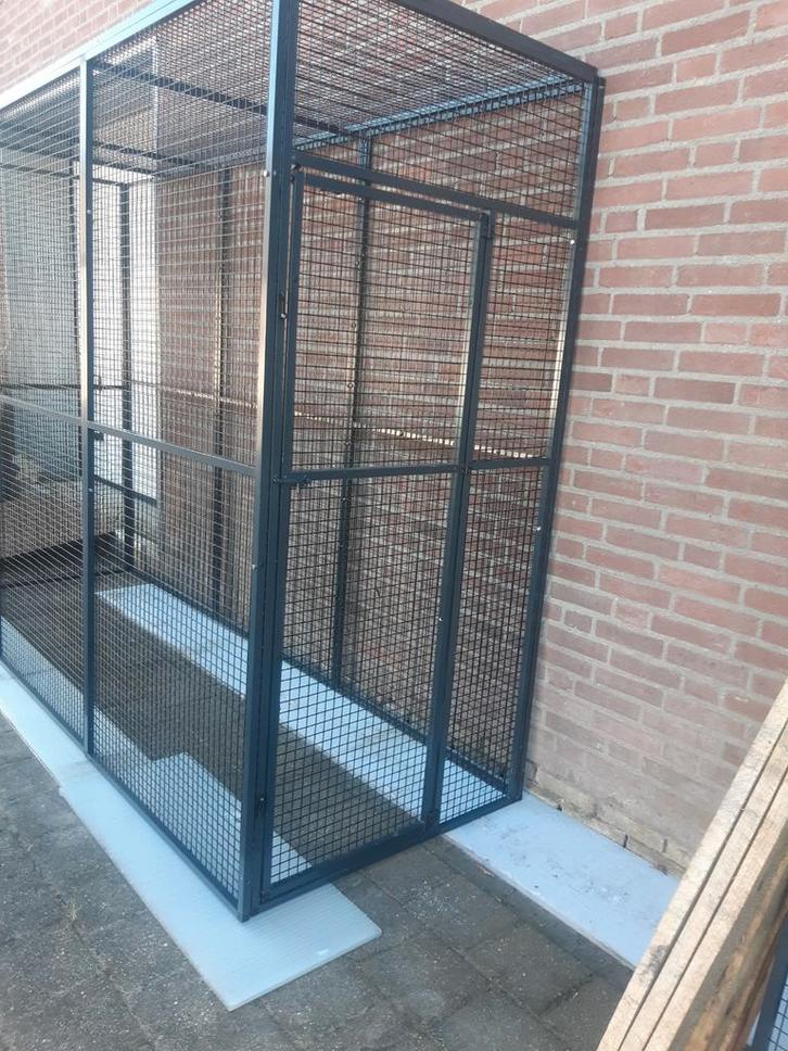 Aluminium voliere antraciet met zwarte gaas, Dieren en Toebehoren, Vogels | Hokken en Kooien, Zo goed als nieuw, Volière, Aluminium