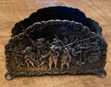 Antieke Servettenhouder met afbeelding van De Nachtwacht beschikbaar voor biedingen