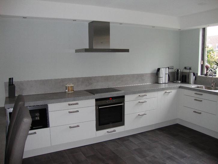 complete Steinhaus keuken met Siemens inbouwapparatuur, Huis en Inrichting, Keuken | Complete keukens, Gebruikt, Hoekkeuken, Wit