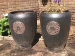 2 grote bloempotten, Steen, Gebruikt, Rond, Tuin
