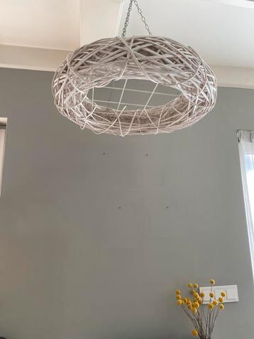 Ophang krans wit 58 cm groot beschikbaar voor biedingen