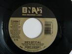 Single Kenny Chesney - She's Got It All, 7 inch, Single, Ophalen of Verzenden, Zo goed als nieuw