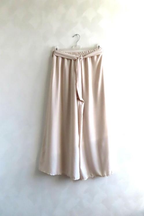 Broek Wijd Creme Beige Silky mt S (R50), Kleding | Dames, Broeken en Pantalons, Zo goed als nieuw, Maat 36 (S), Beige, Lang, Ophalen of Verzenden