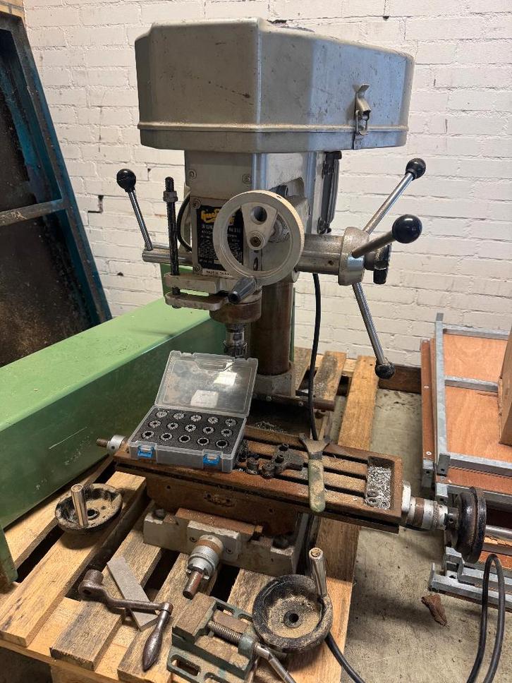 Huvema Metaal Freesbank 230v, Doe-het-zelf en Verbouw, Gereedschap | Freesmachines, Gebruikt, Elektrisch, Overige soorten, Ophalen