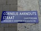 Emaille straatnaambord van gefusilleerde verzetsstrijder, Verzamelen, Militaria | Tweede Wereldoorlog, Ophalen of Verzenden, Overige soorten