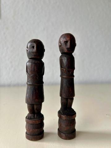 Oud Paar fraai amulet beeldjes, Flores Indonesie tribal art beschikbaar voor biedingen
