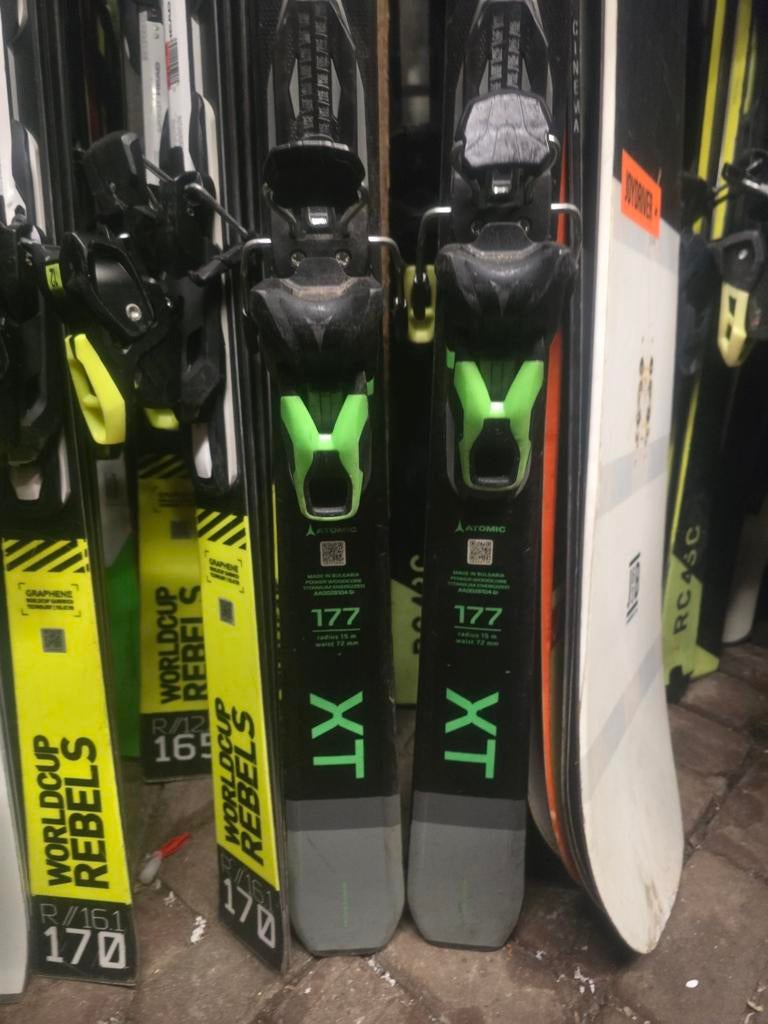 177cm ATOMIC REDSTER XT WOODCORE TITANIUM, 160 tot 180 cm, Ophalen of Verzenden, Zo goed als nieuw, Carve