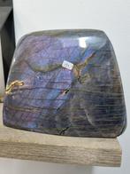 Groot Sculptuur van paarse labradoriet, Verzamelen, Mineralen en Fossielen, Ophalen of Verzenden, Mineraal