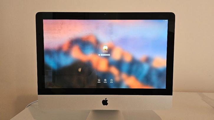 iMac 21,5 inch (Mid 2010) – met SSD – werkt prima, Computers en Software, Apple Desktops, Gebruikt, iMac, SSD, 3 tot 4 Ghz, 4 GB