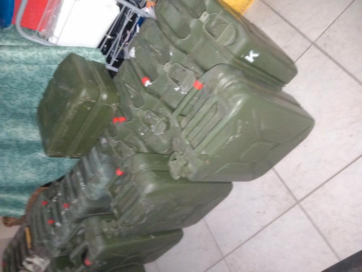 De allerlaatste nieuwe jerrycans., Verzamelen, Militaria | Algemeen, Landmacht, Overige typen, Amerika, Ophalen