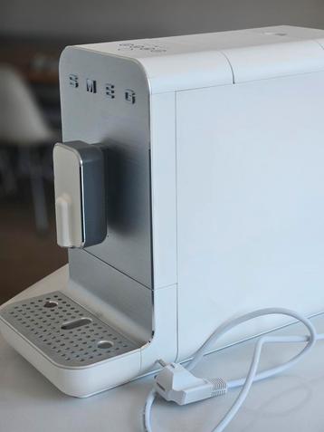 SMEG I Volautomatische Koffiemachine I Wit RVS beschikbaar voor biedingen