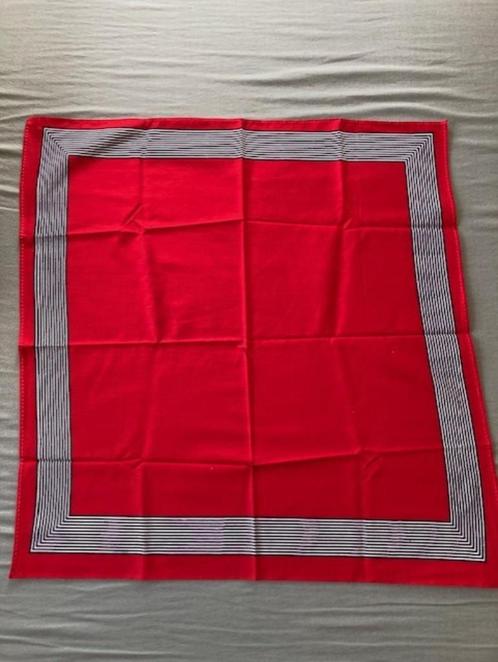 Vintage Retro tafelkleedjes, geen idee hoe oud precies, Antiek en Kunst, Antiek | Kleden en Textiel, Ophalen