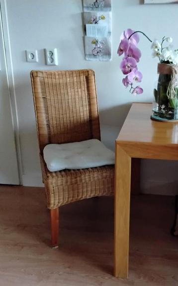 4 Rieten eetkamerstoelen in prima staat. beschikbaar voor biedingen