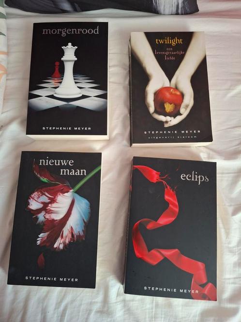 Twilight Saga - Complete Serie (Nederlandse Editie), Boeken, Romans, Gelezen, Nederland, Ophalen of Verzenden