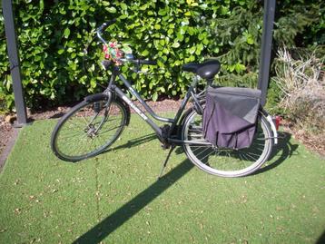 fiets voor damens beschikbaar voor biedingen