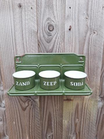 Oud zand-zeep-soda met gouden biesrandje beschikbaar voor biedingen