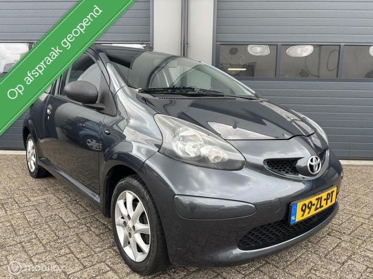 Toyota Aygo 1.0-12V Navi Uitvoering & 123.Dkm NL Auto, Auto's, Toyota, Bedrijf, Te koop, Aygo, ABS, Airbags, Alarm, Lichtmetalen velgen