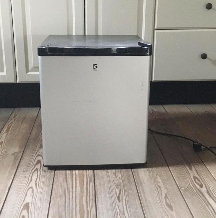 Candor mini koeler, Witgoed en Apparatuur, Koelkasten en IJskasten, Gebruikt, Zonder vriesvak, Minder dan 75 liter, Minder dan 85 cm