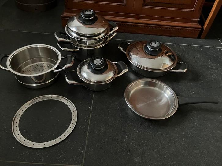 Complete AMC pannenset inductie geschikt, Huis en Inrichting, Keuken | Potten en Pannen, Zo goed als nieuw, Pannenset, Rvs, Ophalen of Verzenden