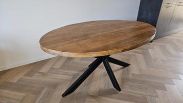 Mooie mangohout ovale eettafel 160X100cm beschikbaar voor biedingen