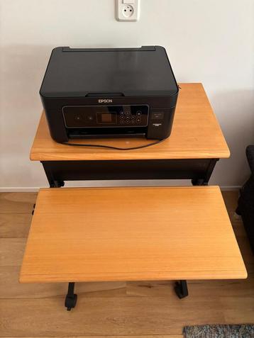 Bureau (zonder printer) op te halen beschikbaar voor biedingen