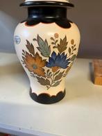 Flora Gouda Plateel Vaas met Deksel, Huis en Inrichting, Woonaccessoires | Vazen, Gebruikt, Overige kleuren, Aardewerk of Porselein