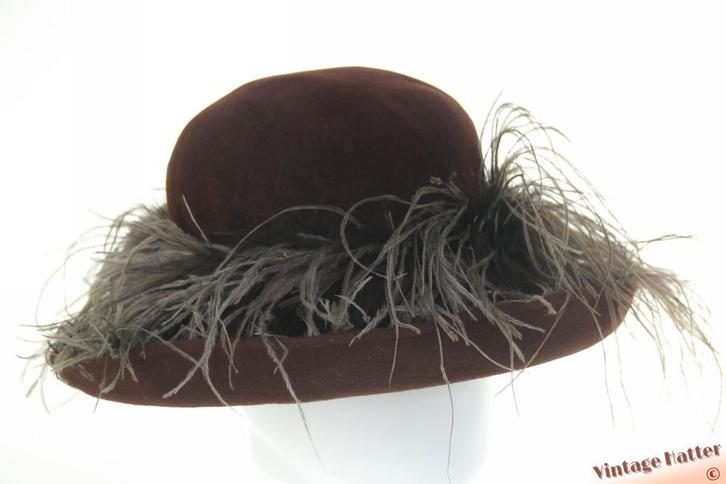 Vintage dameshoed bruin velour met struisvogelveren mt 52-57, Kleding | Dames, Hoeden en Petten, Zo goed als nieuw, Hoed, 56 of 57 cm (M, 7 of 7⅛ inch)