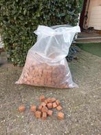 Te koop briketten, Tuin en Terras, Haardhout, Minder dan 3 m³, Ophalen of Verzenden, Overige houtsoorten, Blokken