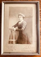 Oud fotolijstje met een mooie rand en bol glas (967), Antiek en Kunst, Ophalen of Verzenden