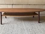 Salontafel walnoten hout en fineer, Huis en Inrichting, Tafels | Salontafels, Ophalen, 100 tot 150 cm, 50 tot 100 cm, Zo goed als nieuw