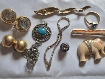 Diverse sieraden beschikbaar voor biedingen