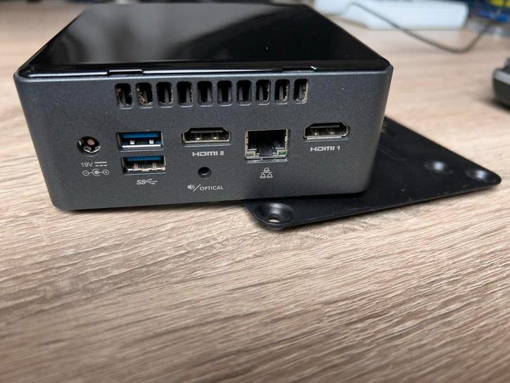 Intel NUC7 Mini PC, Computers en Software, Desktop Pc's, Gebruikt, 2 tot 3 Ghz, SSD, Minder dan 4 GB, Met videokaart, Ophalen