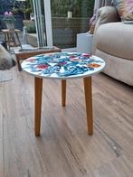 Klein tafeltje voorzien decoupage afbeeldingen, Huis en Inrichting, Ophalen of Verzenden, Zo goed als nieuw, Rechthoekig, Minder dan 55 cm