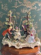 Sitzendorf saksisch dresden porselein oude schommelgroep, Antiek en Kunst, Ophalen