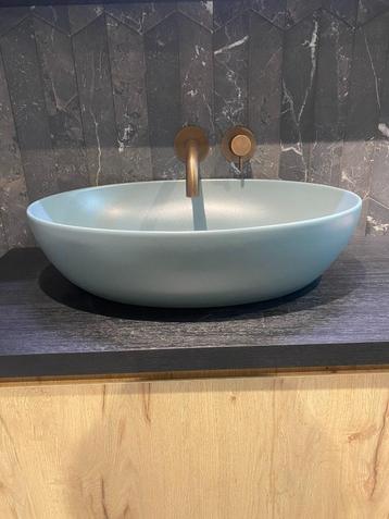 Waskom groen beschikbaar voor biedingen