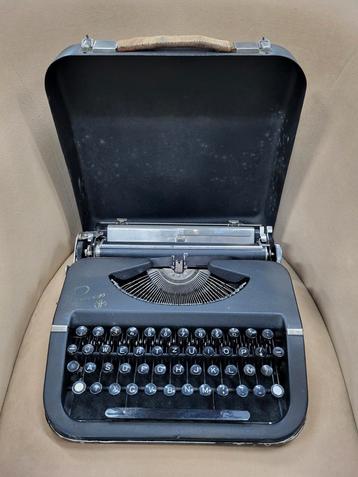 Vintage Typemachine WD-027  beschikbaar voor biedingen