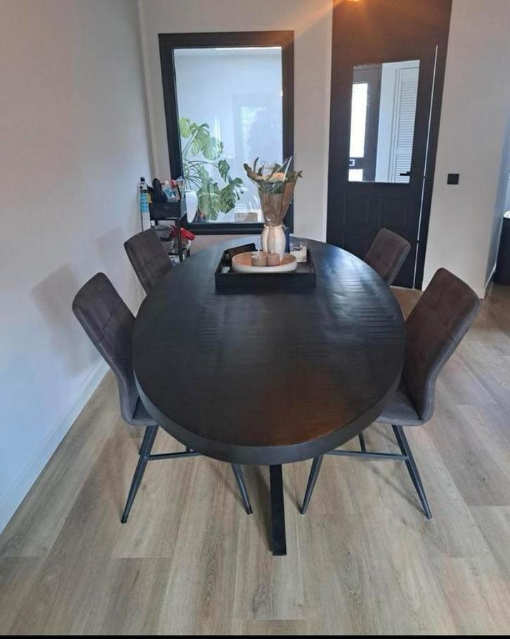 Zwarte ovale eetkamertafel 240 perfecte staat, Huis en Inrichting, Tafels | Eettafels, Zo goed als nieuw, 100 tot 150 cm, 200 cm of meer
