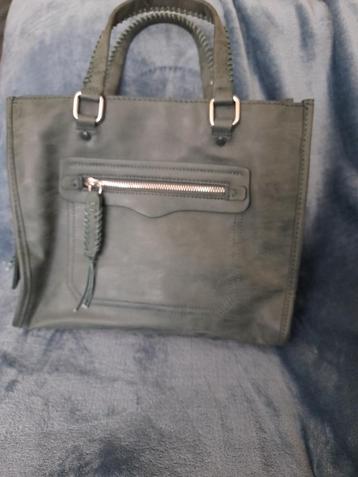 Mooie groene tas, kunstleer met schouderriem beschikbaar voor biedingen